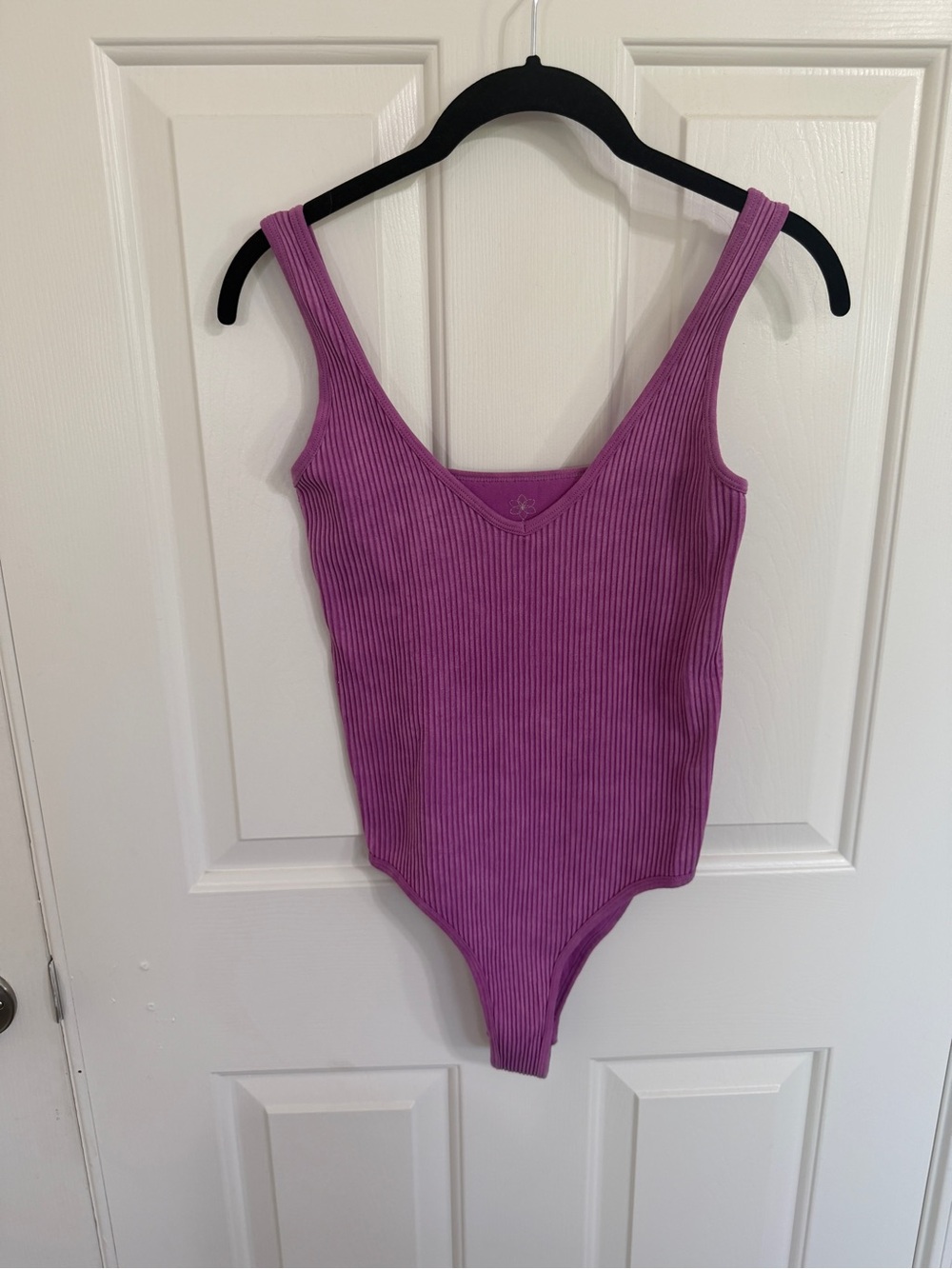 Aura S/M Berry Purple Ribbed Seamless V Neck Bodysuit Snap Crotch Stretch